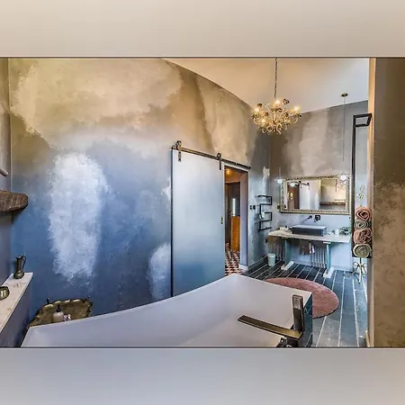 Gallery Apartment *